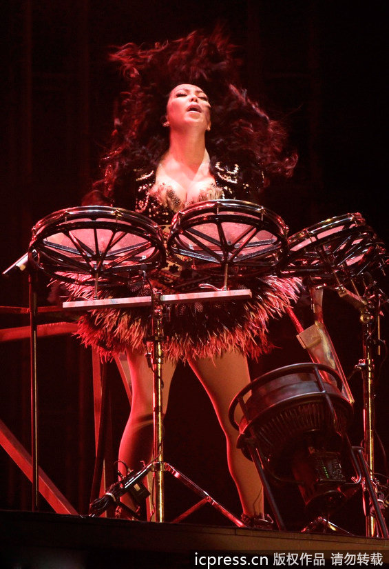 <em>张惠妹演唱会</em>激情四射 大尺度热舞霸气露底.m