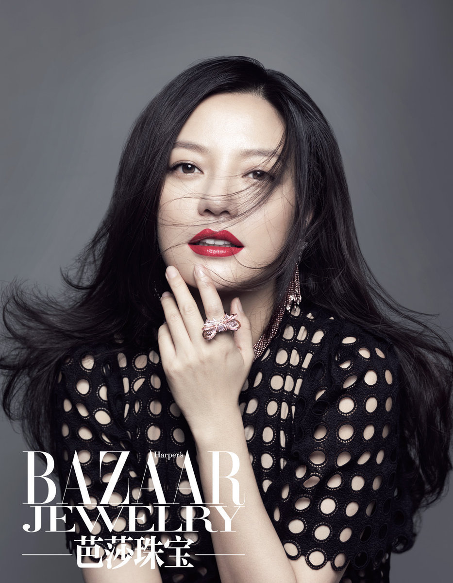 赵薇华美蜕变 时尚封面绽放 薇式青春