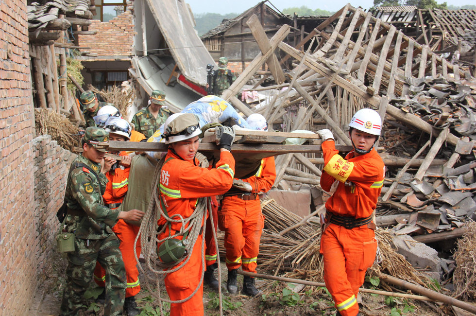 雅安地震直击:大救援