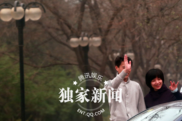 独家:靳东女友曝光+疑双方家人见面好事将近