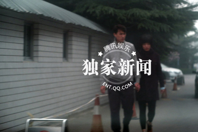 独家:靳东女友曝光+疑双方家人见面好事将近