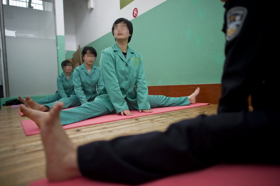 高清:看守所里练瑜珈