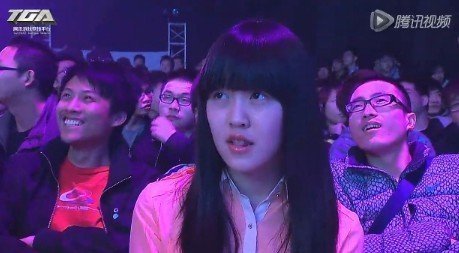 lol职业选手图片_lol选手收入过百万