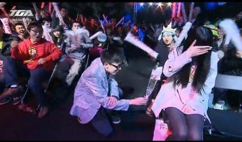 解说之间也有爱+tt现场向小楼告白