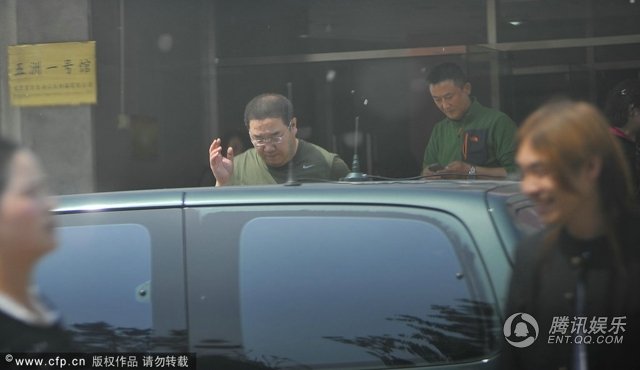 英达现身大腹便便 <em>头发</em>日渐<em>谢顶</em>表压力大 - 【