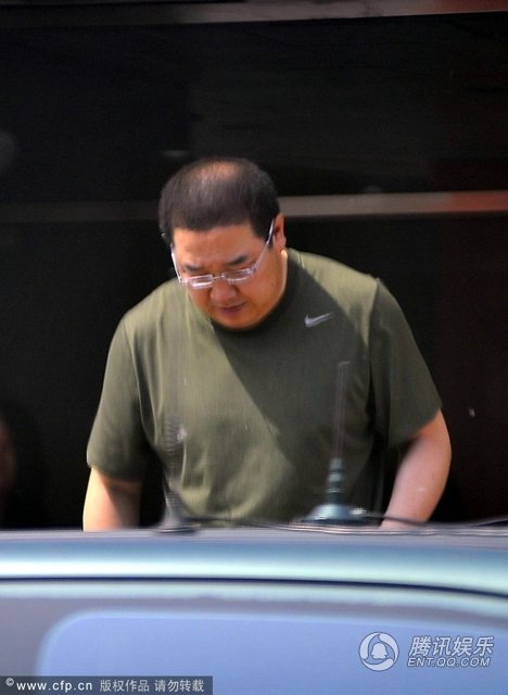 英达现身大腹便便 <em>头发</em>日渐<em>谢顶</em>表压力大 - 【