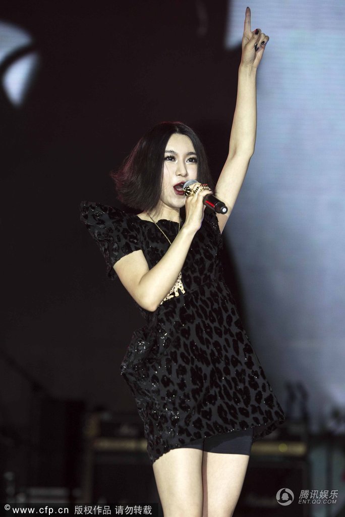 尚雯婕助阵草莓音乐节 <em>宠物同谋</em>大肚<em>女主唱</em>飙