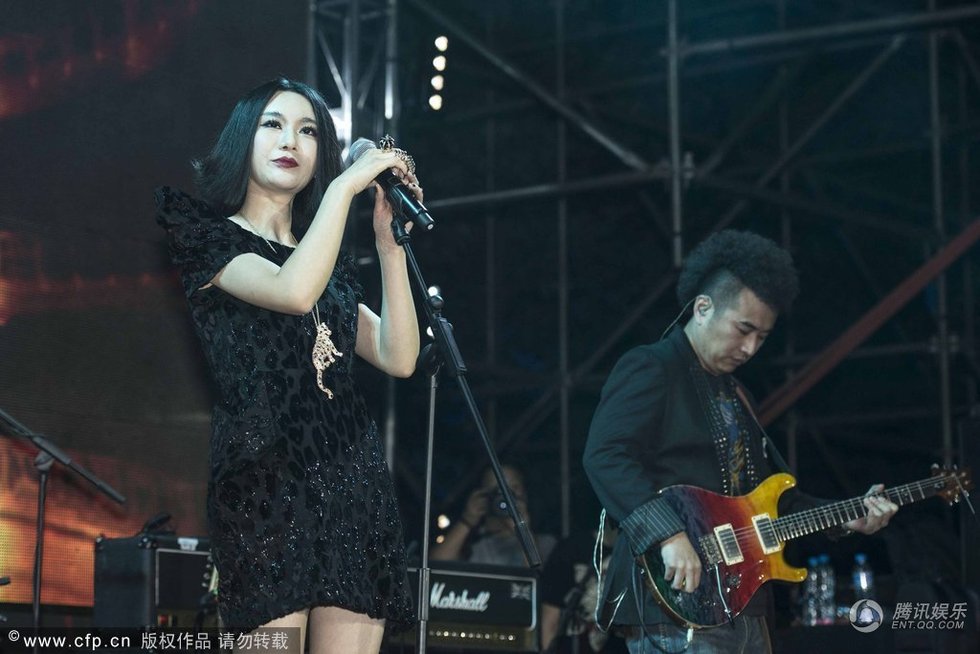 尚雯婕黄义达助阵草莓 <em>宠物同谋大肚女主唱</em>飙
