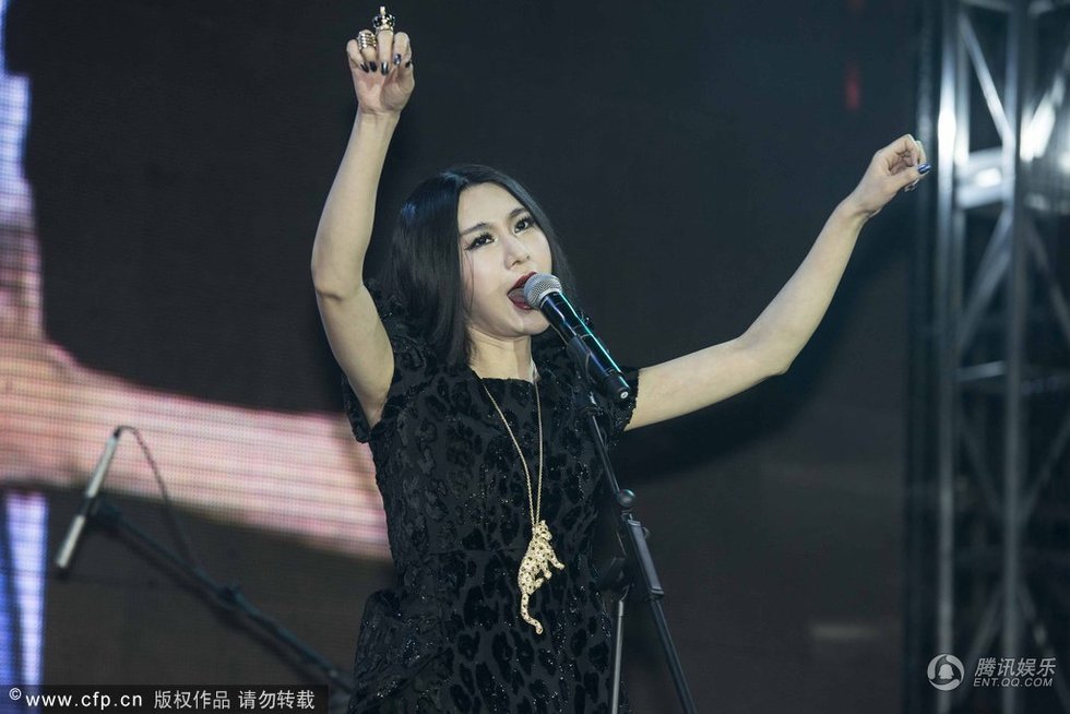 尚雯婕黄义达助阵草莓 <em>宠物同谋大肚女主唱</em>飙