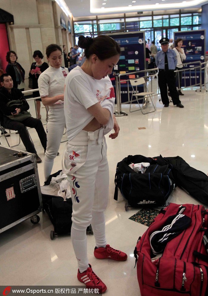 高清:<em>女子花剑</em>世界杯团体赛 韩选手当众更衣 -