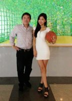 周玲安现身香港做宣传，马不停蹄成空中飞人