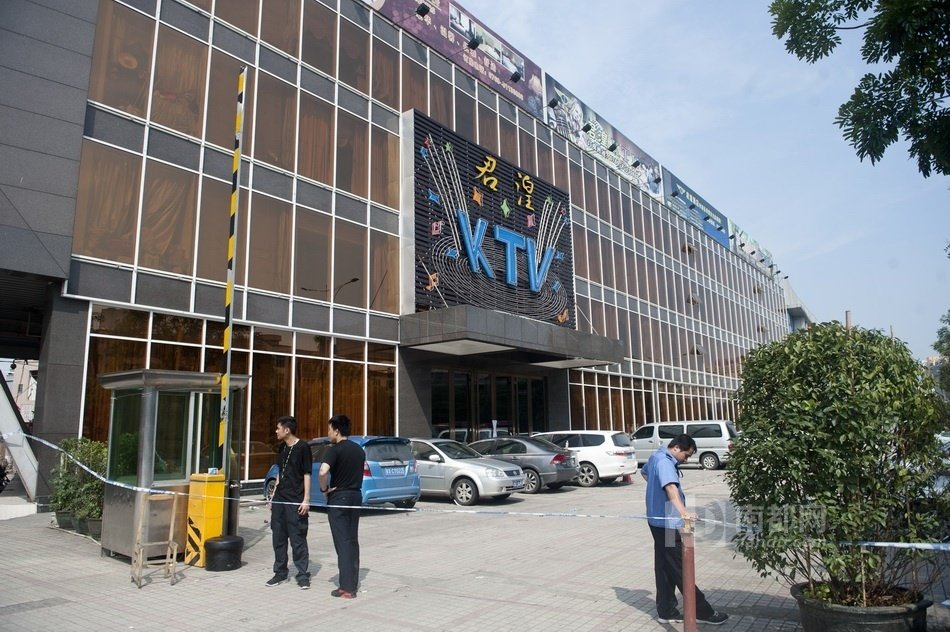 东莞夜查酒店带走1700多人 动用公交运_松科