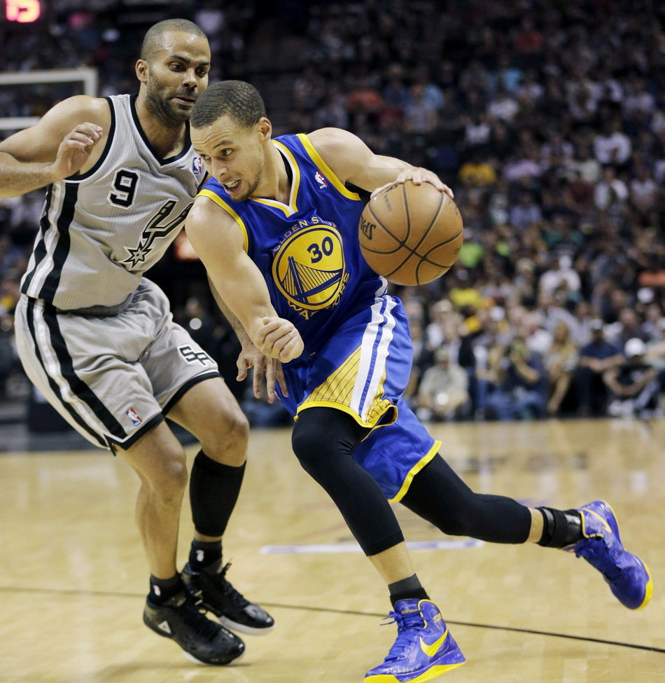 帕克25+10压低迷库里 马刺大胜获赛点|体坛风