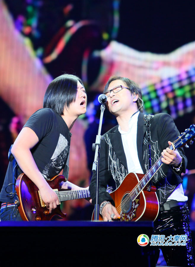 汪峰西安演唱会哽咽落泪 搞笑宋代皇帝送祝福