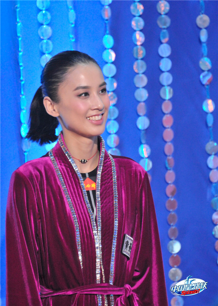 跳水秀阿sa迎战<em>黄圣依</em> 青筋妹遭排挤|体坛风云