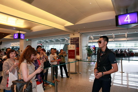 李东学结束方文山电影拍摄离台