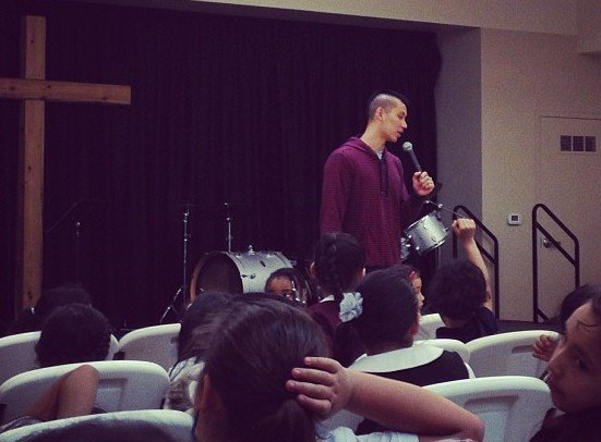 组图:林书豪参加公益活动