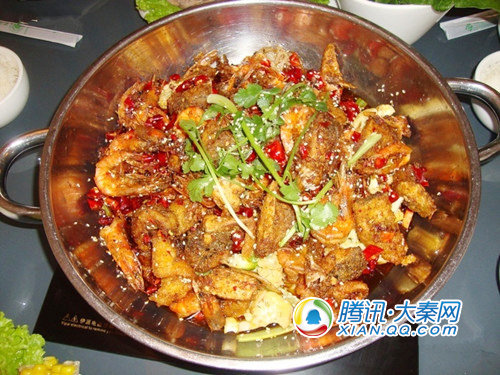 华西村人均收入_干锅居人均(3)