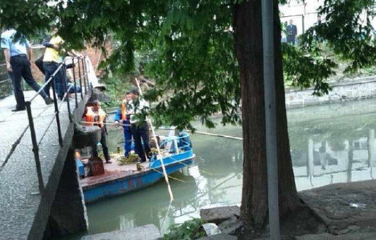 南翔惠民桥下<em>河</em>中现女性<em>浮尸</em> 警方已介入调查