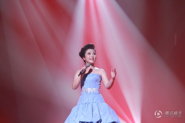 媛媛演唱歌曲《我们是兄弟姐妹》-天天把歌唱 刘媛媛七首连唱 不忘