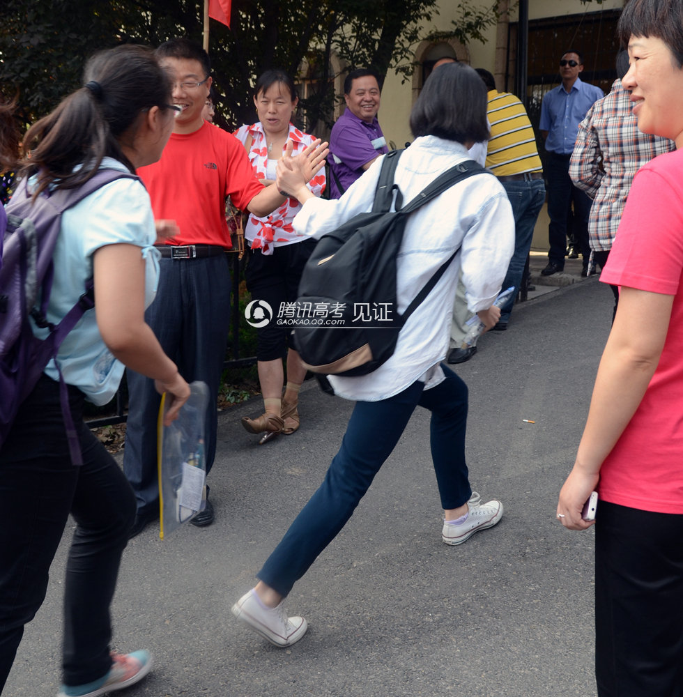 <em>雨露</em>网_雨露计划网_<em>雨露女包</em>批发网_海南摄影