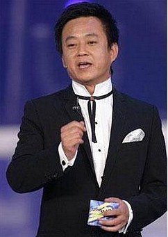 何炅老婆_何炅月收入多少