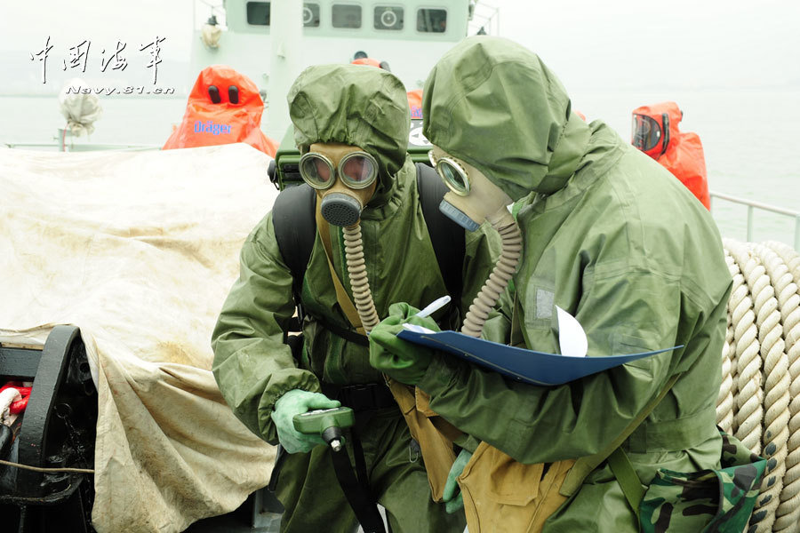 中国海军首支核生化救援队亮相