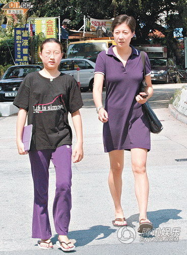 <em>吴绮莉</em>经常与<em>女儿吴</em>卓琳一起外出