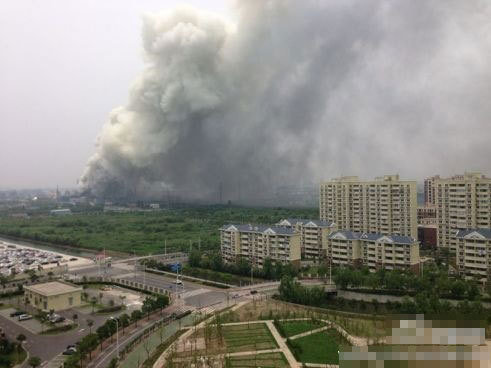 上海一丙烯酸厂发生冲料泄漏事故 消防正在灭