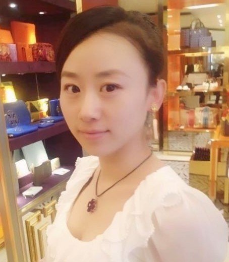 纪英男奢华生活照图片