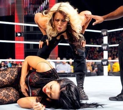 <em>wwe摔跤女王</em>激战_<em>WWE摔跤女王4人混战</em> 美女