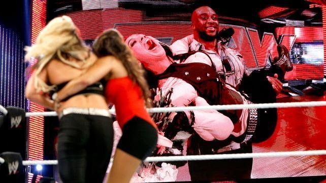 <em>wwe摔跤女王</em>激战_<em>WWE摔跤女王4人混战</em> 美女