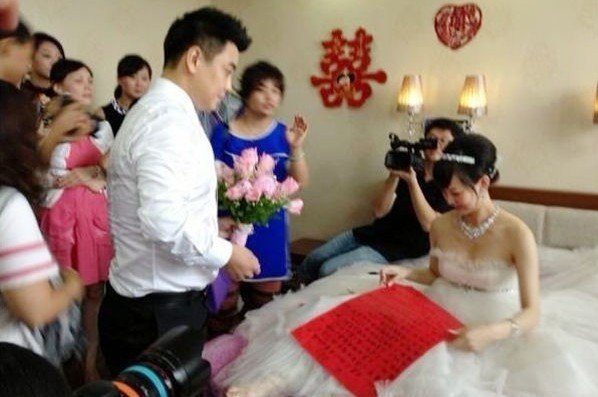 组图:王皓与相恋三年<em>女友</em>大婚