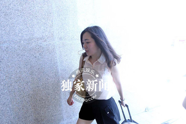 潘粤明名誉权案开庭 董洁方否认 任佳莺 是经纪