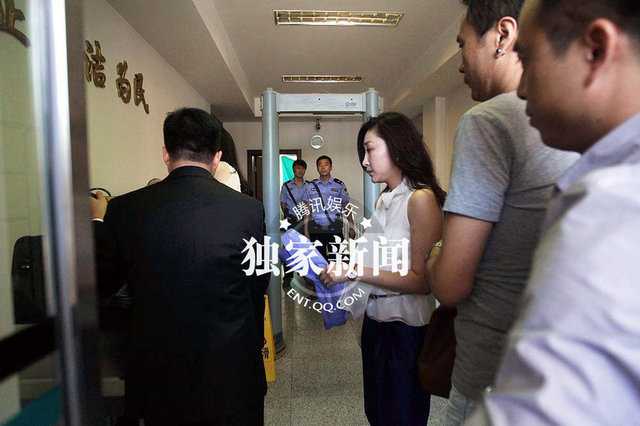 潘粤明名誉权案开庭 董洁方否认 任佳莺 是经纪