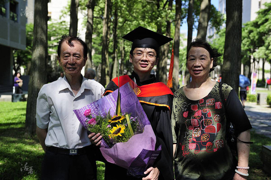 台湾出生人口_50年代,台湾人口出生率极高.这对老年夫妇养育了10个儿子-台湾首(2)