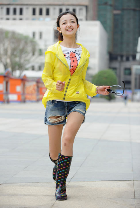 <em>90后</em>贵阳<em>校花清纯</em>街拍 ---淄博时空新闻网(淄博