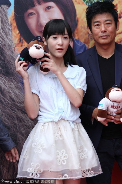 徐娇遇风吹裙尴尬露<em>安全裤</em> <em>少女</em>美腿毕露显身