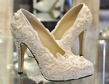 新娘鞋和婚纱_新娘婚纱图片(3)