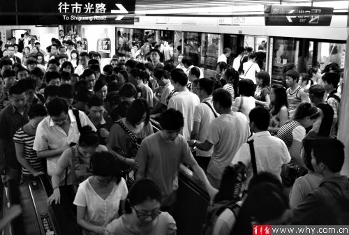 北京地铁每平米最多站5人 上海:不会参照执行