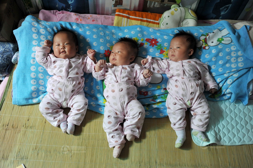 铜仁市一对夫妇生下四胞胎<em>女儿 三个月</em>大的四