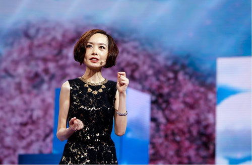 <em>鲁豫</em>首度<em>回应新</em>恋情 少女时青涩旧照遭曝光 八