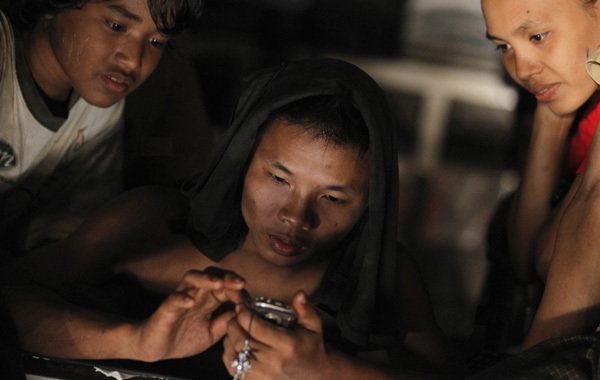 缅甸翡翠手镯_缅甸人均工资(3)