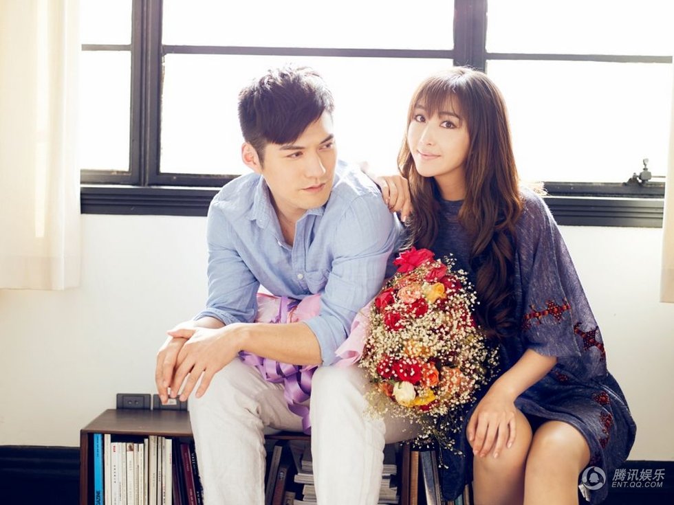 严屹宽杜若溪携手登封面 21克拉的爱情故事图片 112927 980x735
