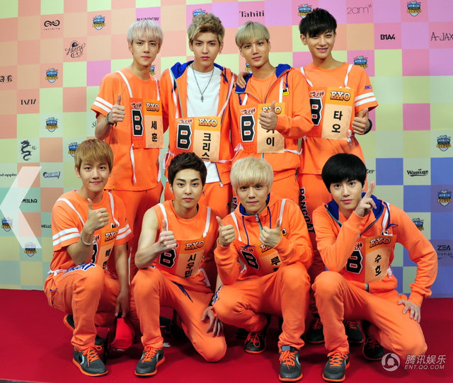 韩国偶像明星运动会 鹿晗kris现场卖萌照--新疆网--新疆门户