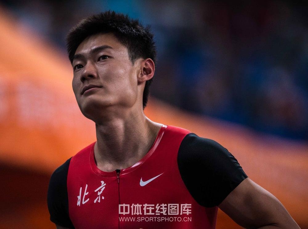 "飞人"张培萌全运百米预赛轻松晋级