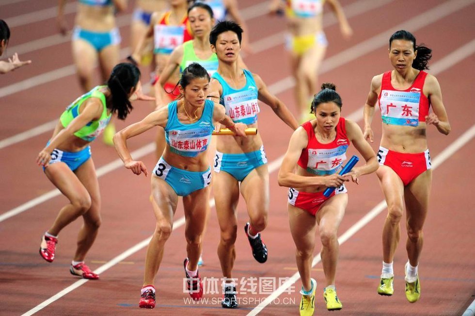 广东夺全运田径女子4×400米接力跑冠军-体育