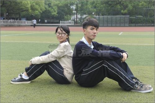 <em>长沙一中</em>新<em>校服</em>走英伦风 由学生设计首批被抢