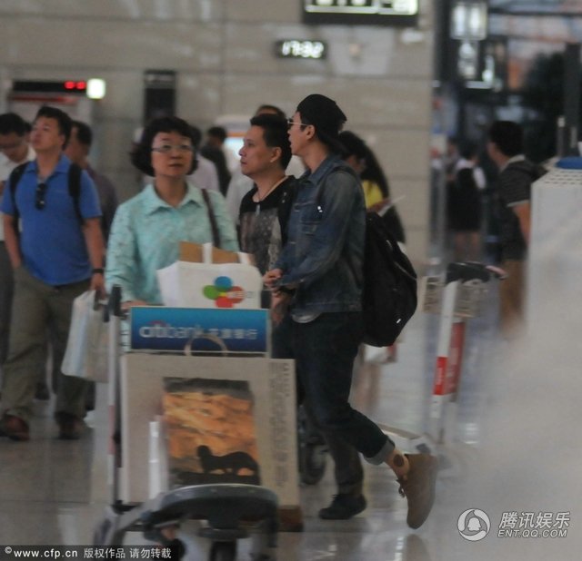 邓超脚纹身内容图片分享