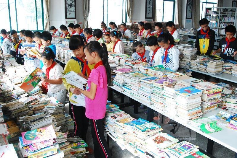 华西村人均收入_人均藏书量(2)